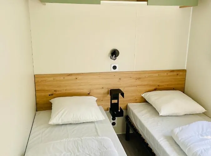 Les Tourterelles Camping 4*